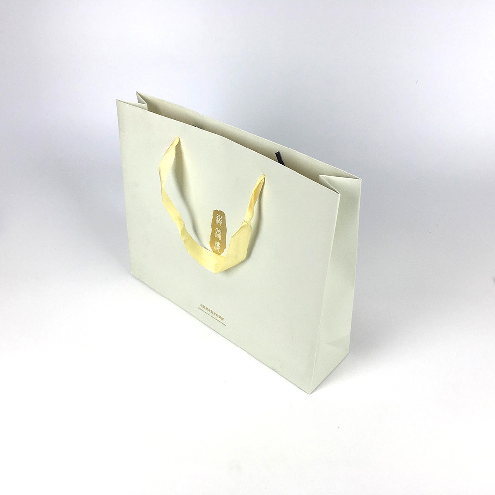 Custom White Luxury Leather Texture Paper Gift Bag with Hot Stamping and Silk Ribbon Handle